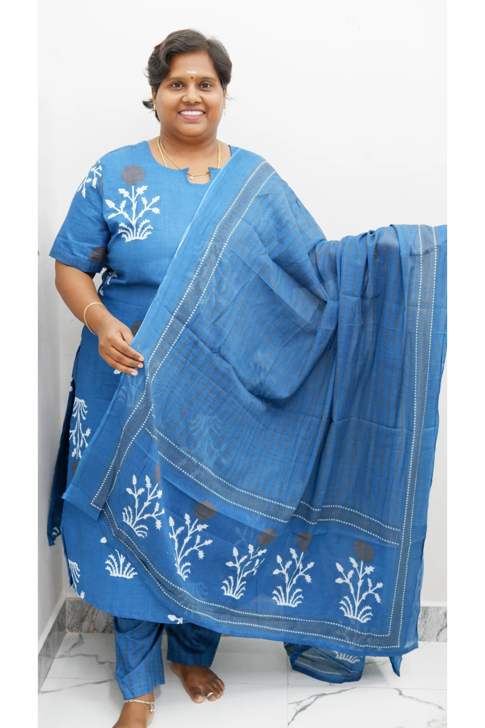 Graceful Cotton Printed Salwar Suit with Shawl – Casual & Festive Wear