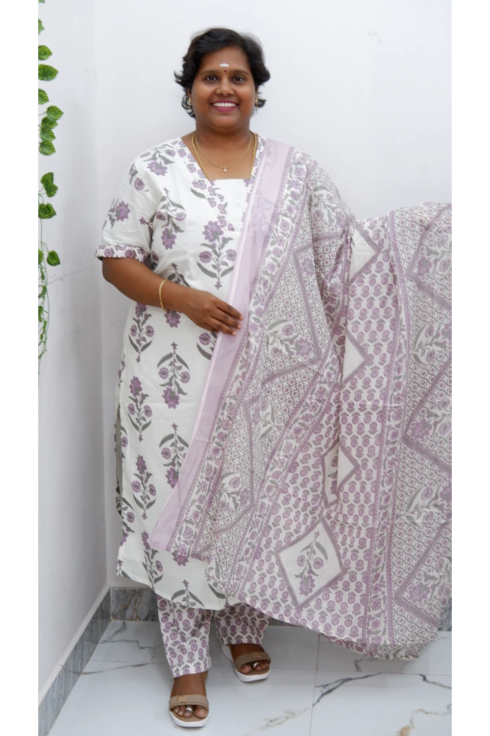Graceful Cotton Printed Salwar Suit with Shawl – Casual & Festive Wear