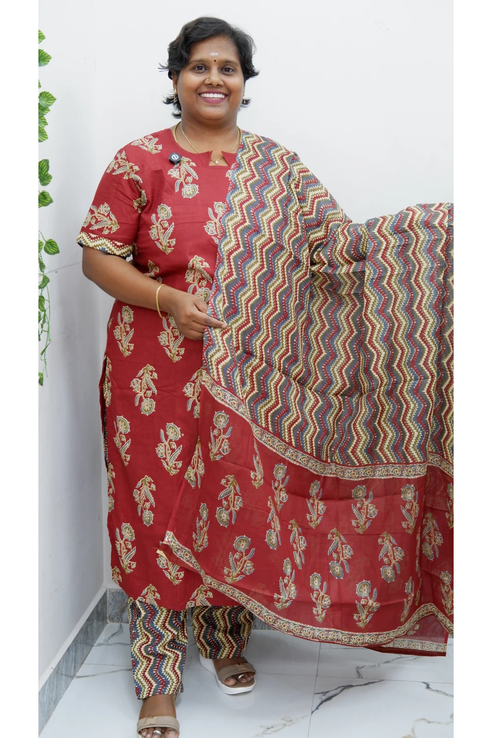 Graceful Cotton Printed Salwar Suit with Shawl – Casual & Festive Wear)