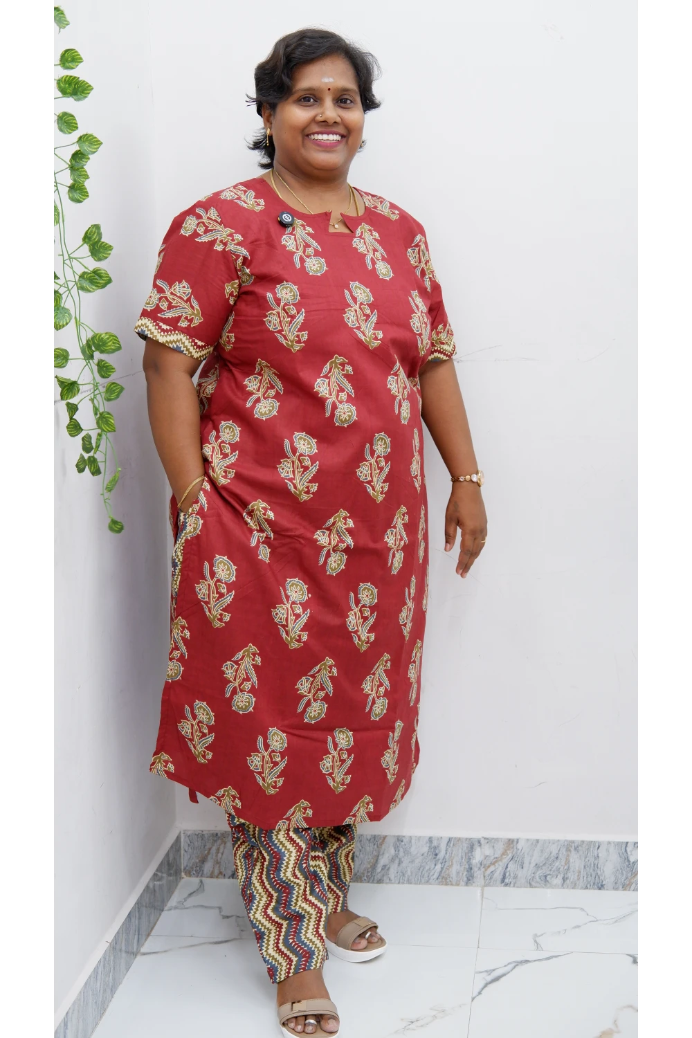 Graceful Cotton Printed Salwar Suit with Shawl – Casual & Festive Wear)