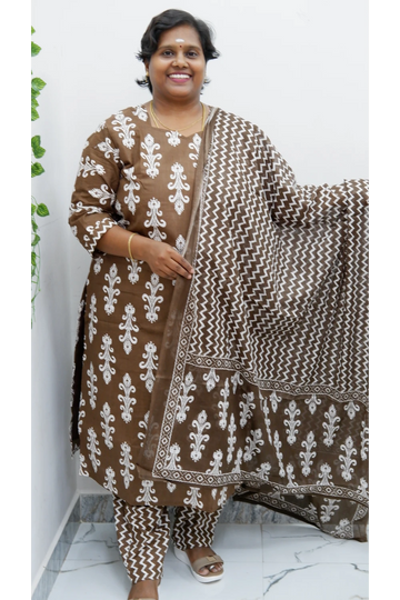 Graceful Cotton Printed Salwar Suit with Shawl – Casual & Festive Wear)