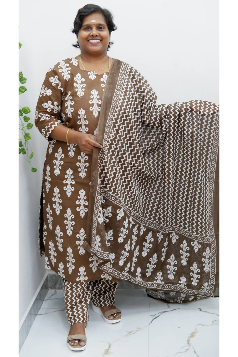Graceful Cotton Printed Salwar Suit with Shawl – Casual & Festive Wear)