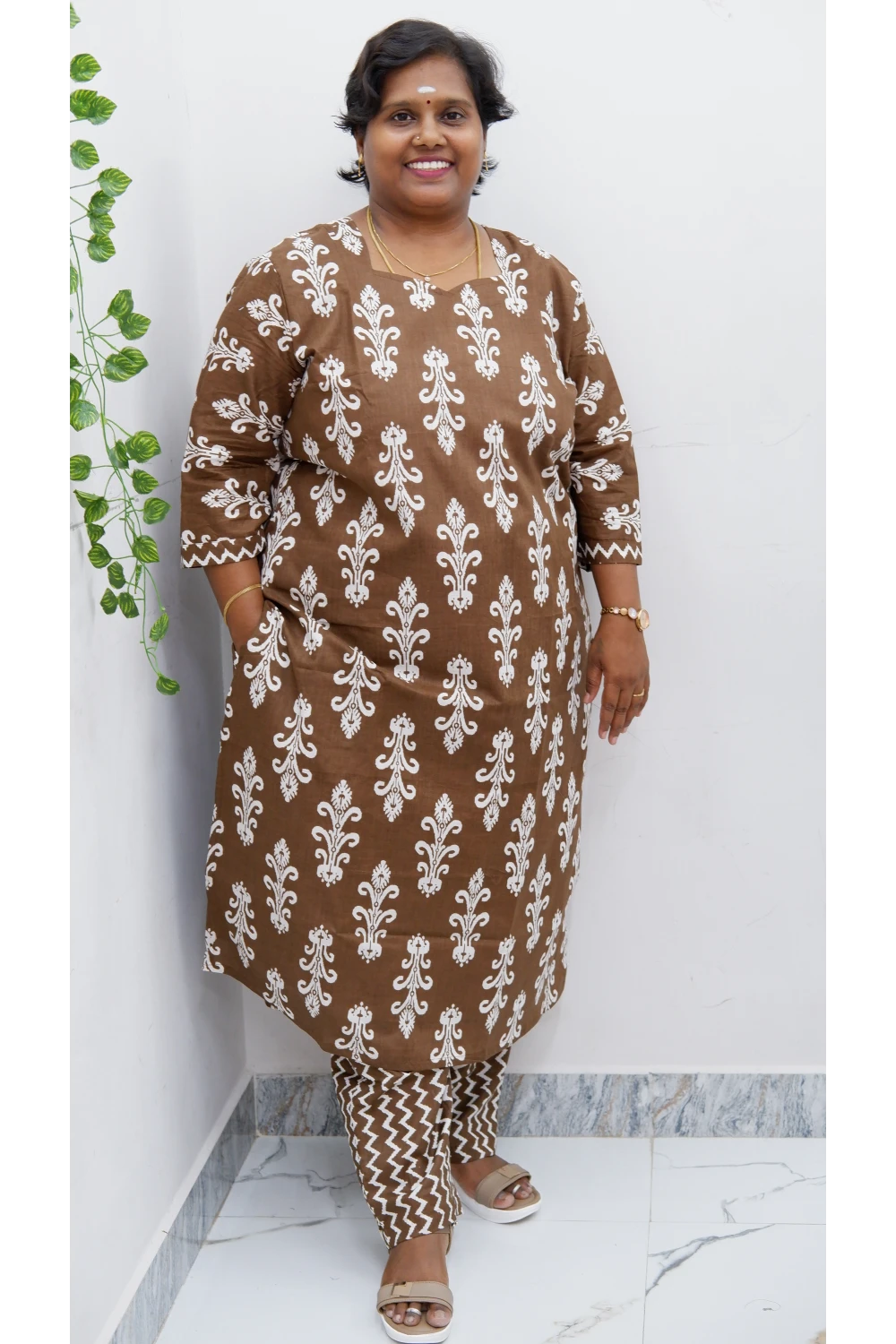 Graceful Cotton Printed Salwar Suit with Shawl – Casual & Festive Wear)