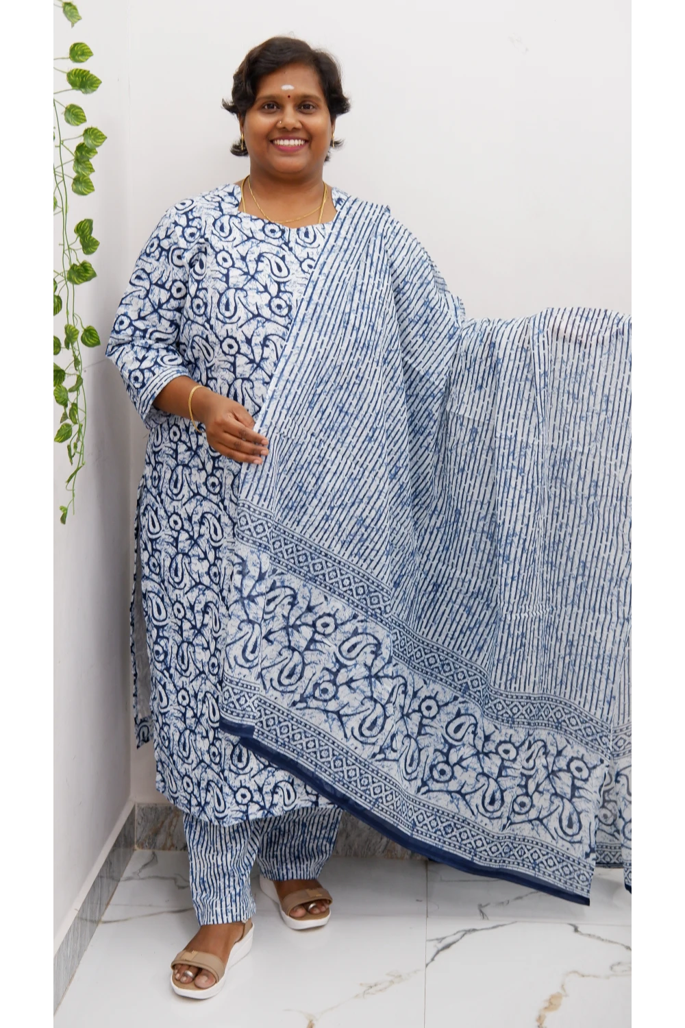 Graceful Cotton Printed Salwar Suit with Shawl – Casual & Festive Wear)