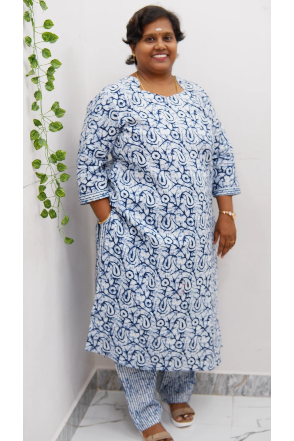 Graceful Cotton Printed Salwar Suit with Shawl – Casual & Festive Wear)