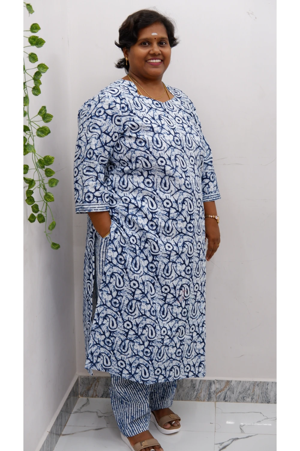 Graceful Cotton Printed Salwar Suit with Shawl – Casual & Festive Wear)