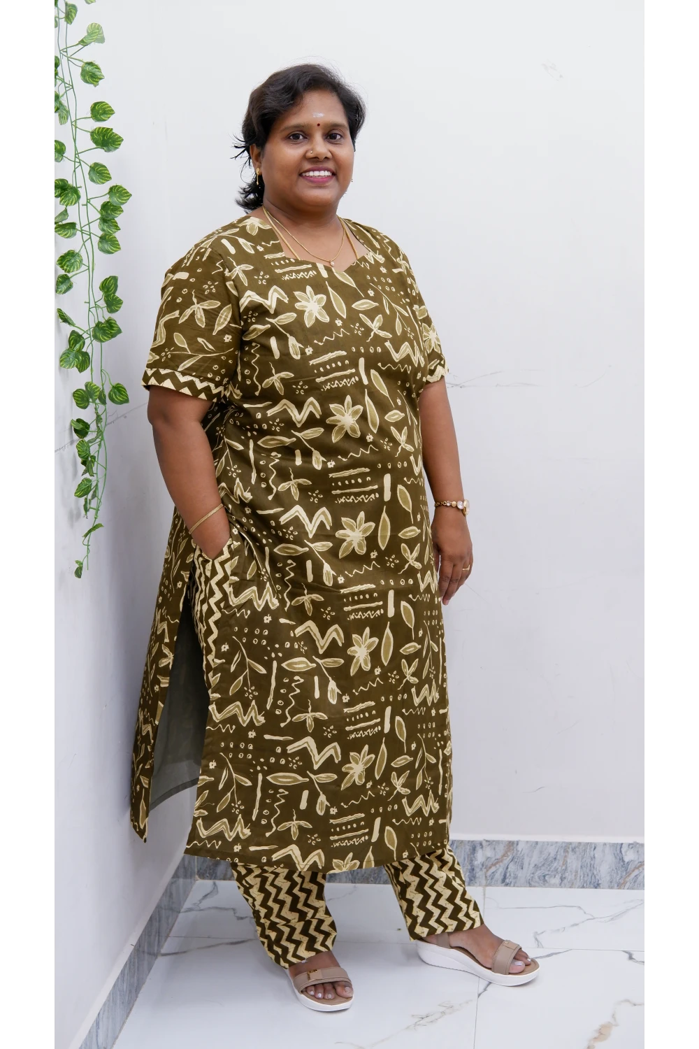 Graceful Cotton Printed Salwar Suit with Shawl – Casual & Festive Wear