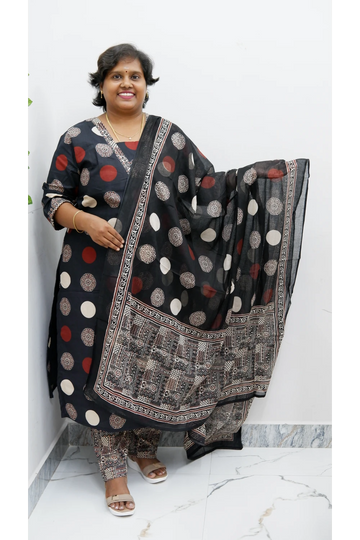 Graceful Cotton Printed Salwar Suit with Shawl – Casual & Festive Wear