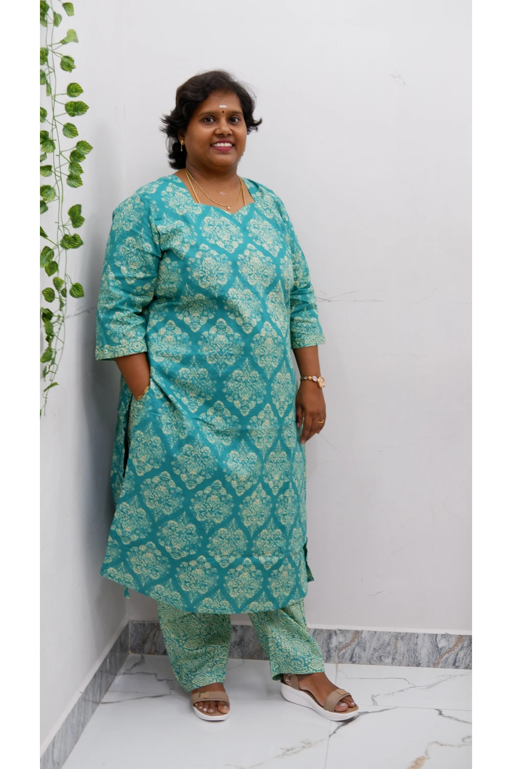 Graceful Cotton Printed Salwar Suit with Shawl – Casual & Festive Wear