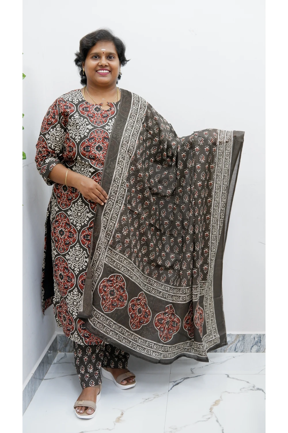 Graceful Cotton Printed Salwar Suit with Shawl – Casual & Festive Wear