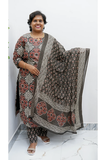 Graceful Cotton Printed Salwar Suit with Shawl – Casual & Festive Wear