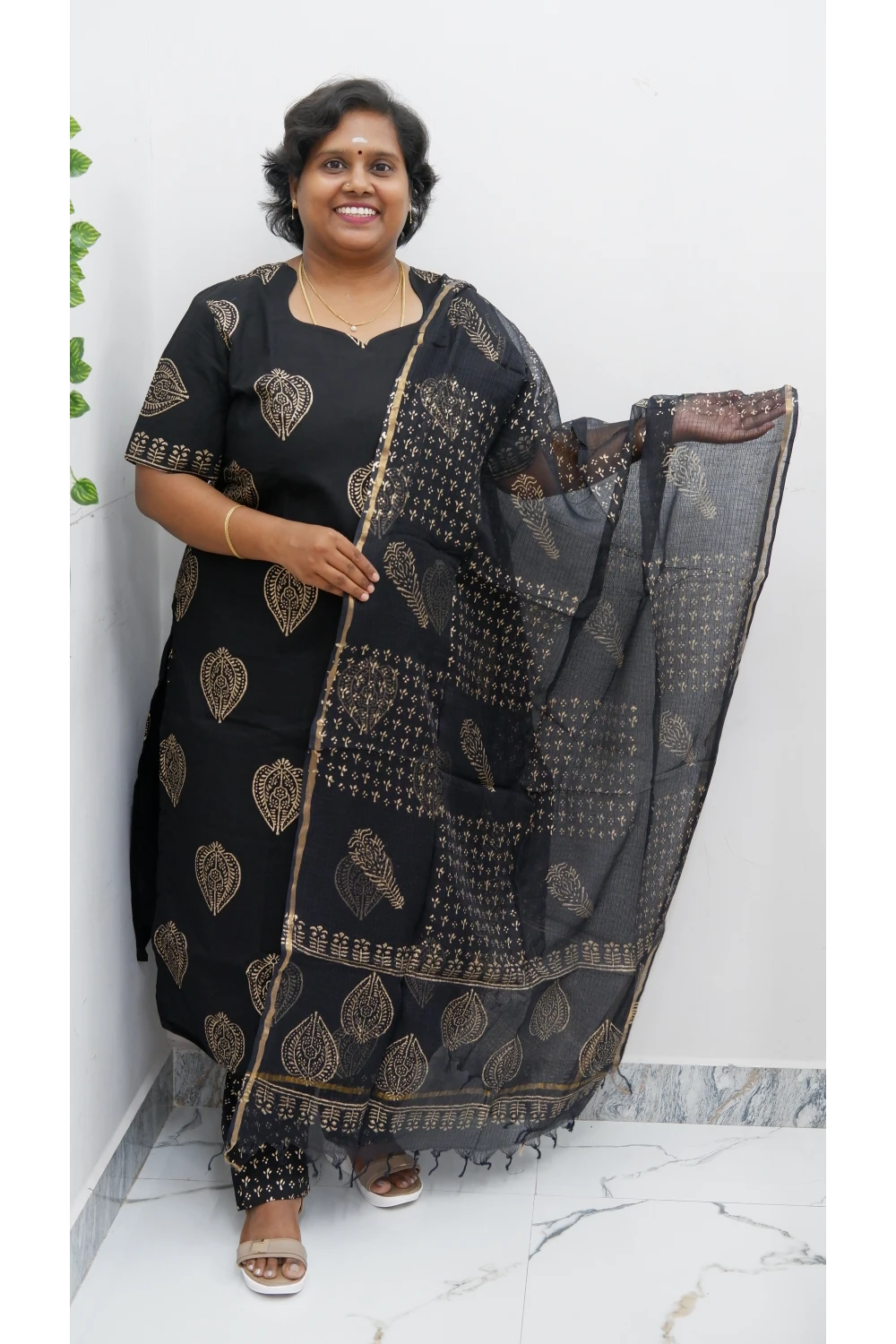 Graceful Cotton Printed Salwar Suit with Shawl – Casual & Festive Wear
