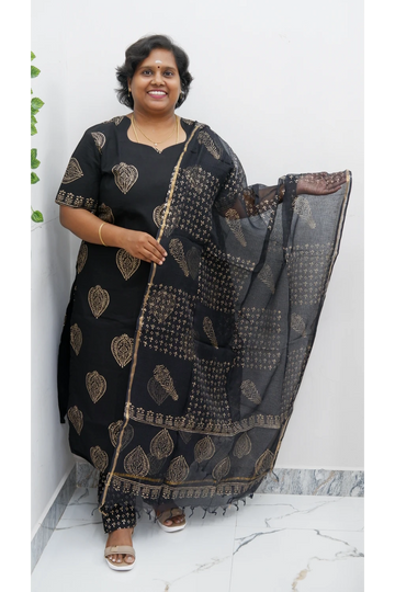 Graceful Cotton Printed Salwar Suit with Shawl – Casual & Festive Wear