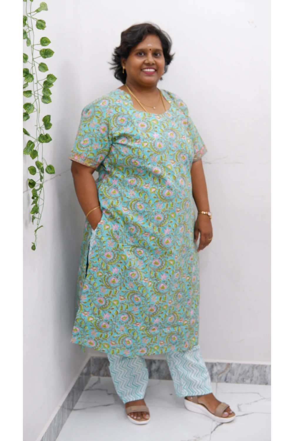 Graceful Cotton Printed Salwar Suit with Shawl – Casual & Festive Wear