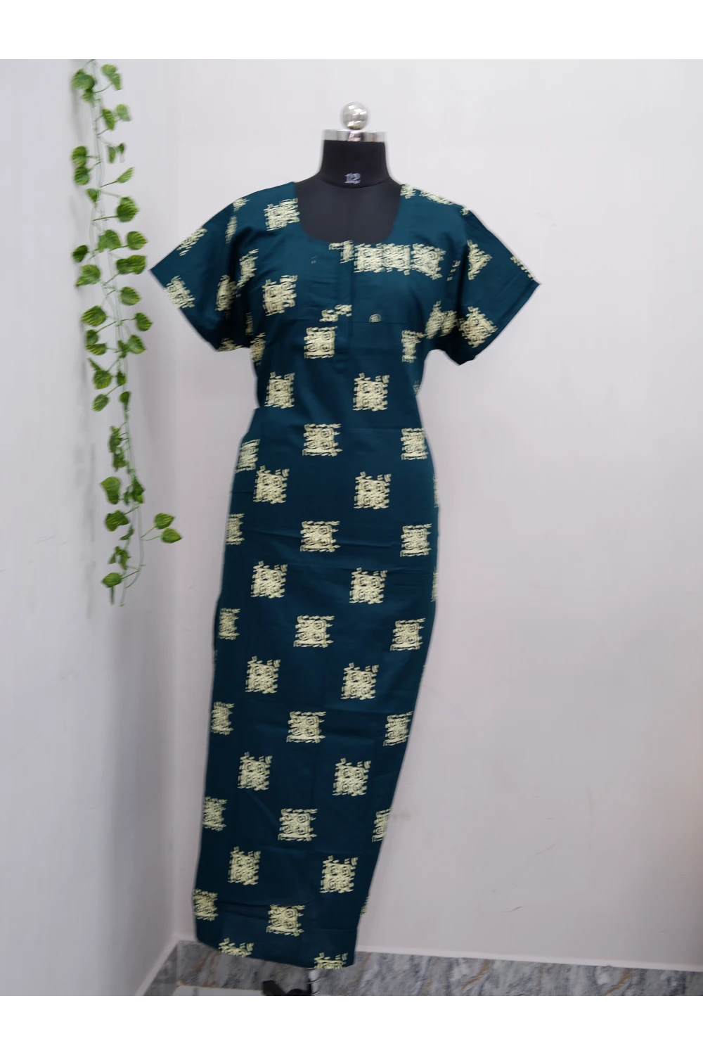 Elegant Zip-Front Pure Cotton Nighty